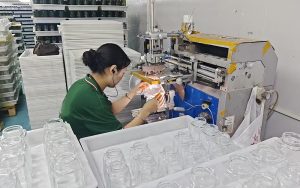 slik printing on glass bottle
