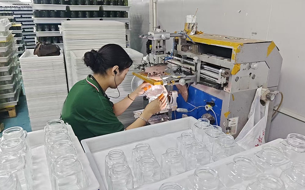 slik printing on glass bottle